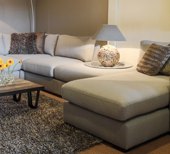 Sofa Canton mit integriertem Hocker